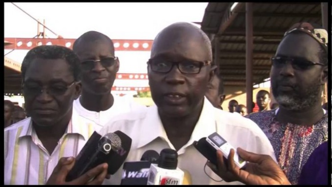 Grave révélation de Gora Khouma : « les douaniers laissent passer les frontières, toute voiture qui paie 25 000 FCFA » Grave révélation de Gora Khouma : « les douaniers laissent passer les frontières, toute voiture qui paie 25 000 FCFA »