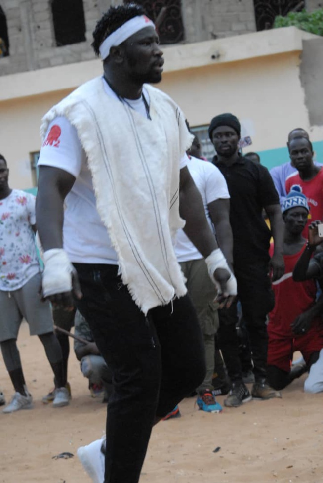 OPEN PRESSE: Boy Niang 2 de Pikine déclare le feu et ses flammes à son adversaire le 13 juillet. Un combat Al Bourakh Events drapeau Aliou Sall Maire de Guédiawaye.