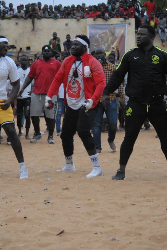 OPEN PRESSE: Boy Niang 2 de Pikine déclare le feu et ses flammes à son adversaire le 13 juillet. Un combat Al Bourakh Events drapeau Aliou Sall Maire de Guédiawaye.