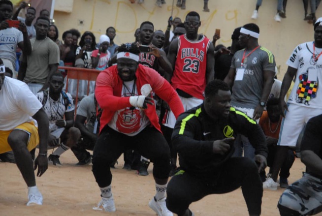 OPEN PRESSE: Boy Niang 2 de Pikine déclare le feu et ses flammes à son adversaire le 13 juillet. Un combat Al Bourakh Events drapeau Aliou Sall Maire de Guédiawaye.