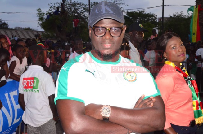 Comment les Sénégalais ont regardé le match du Sénégal face au Benin à la place de la nation avec Sidy Diop.