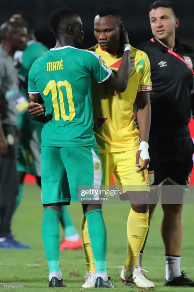 (09 Photos) Victoire du Sénégal : Sadio Mané console son ami Béninois