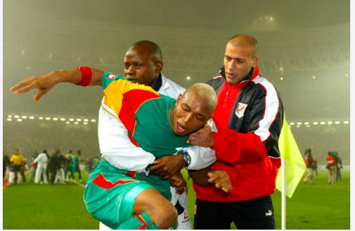 Quart de Finale de Can 2004 : Quand le Sénégal se faisait voler une place en demi-finale par les Tunisiens Quart de Finale de Can 2004 : Quand le Sénégal se faisait voler une place en demi-finale par les Tunisiens