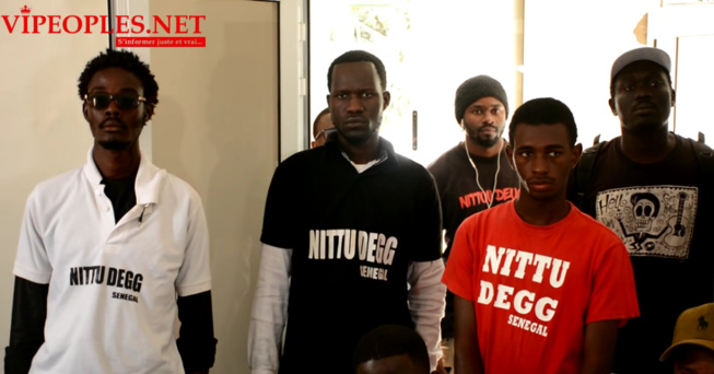 Le mouvement NITTU DEUGG à Macky sall, qu'il renégocier nos contrats pétroliers.