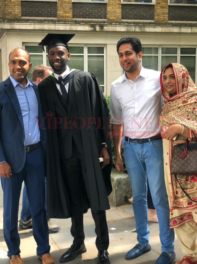 LONDRES: Les images de la graduation du fils de Youssou Ndour diplômé BA Global Management Leadership and Management de la Regents University