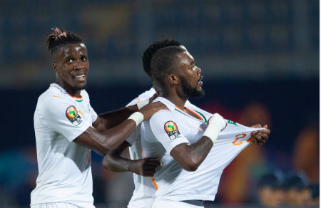 DJ Arafat ‘’mitraillé’’ par les ivoiriens après ses injures à Serey Dié, après le penalty raté