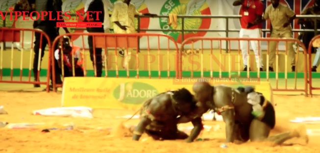 EXCLUSIF: Les images de la chute polémique de Boy Niang face à Lac de Guier 2. EXCLUSIF: Les images de la chute polémique de Boy Niang face à Lac de Guier 2.