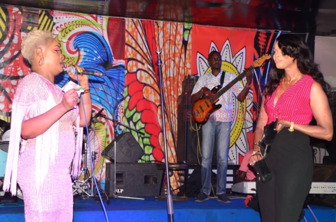 Ls images de TITI la lionne toujours au meilleure de sa forme dans sa robe élégante et sublime au Sarraba. Ls images de TITI la lionne toujours au meilleure de sa forme dans sa robe élégante et sublime au Sarraba.