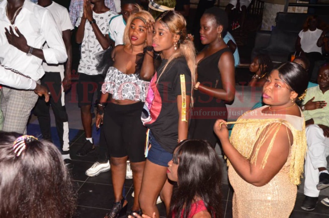 Ls images de TITI la lionne toujours au meilleure de sa forme dans sa robe élégante et sublime au Sarraba. Ls images de TITI la lionne toujours au meilleure de sa forme dans sa robe élégante et sublime au Sarraba.