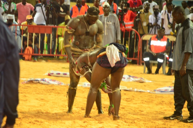 EN IMAGES DU COMBAT LAC 2 VS BOY NIANG 2 DANS  LEURS PREPARATIONS