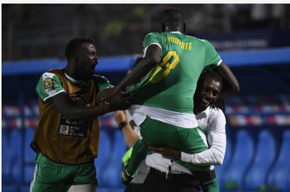 LES PAS DE DANCE DES LIONS, « THIATHIAGOUNE » DE SADIO MANÉ, … Tout ce que vous n’avez pas vu en Images