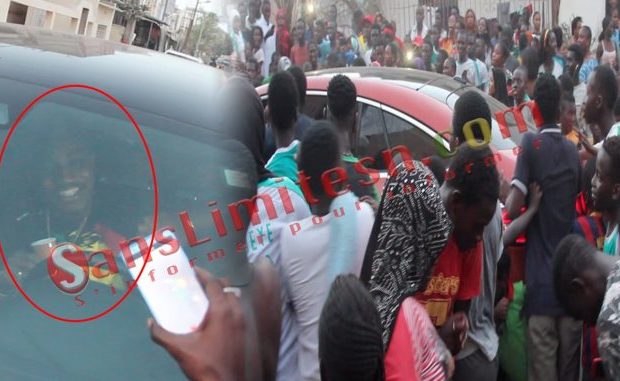 Vidéo- Qualification en Finale des lions :Wally Seck crée un « embouteillage monstre » à Ouest foire Vidéo- Qualification en Finale des lions :Wally Seck crée un « embouteillage monstre » à Ouest foire