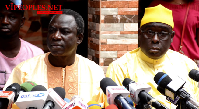 T-SHIRT DE WALY SECK: Thione Seck tacle sévérement l'imame Kanté. "Imame daffaye mandou"la famille décide de porter plainte.