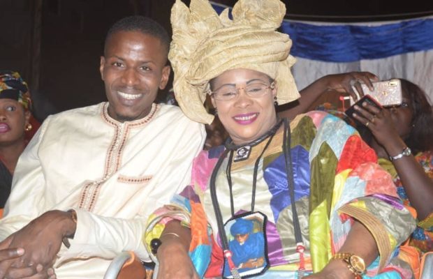 Mame Diarra Fam en toute complicité avec Amadou Diarra , et le conseiller municipal Cheikhou Omar Tall Mame Diarra Fam en toute complicité avec Amadou Diarra , et le conseiller municipal Cheikhou Omar Tall