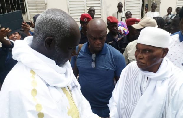 WADE À TOUBA/ L’ancien Président accueilli par Serigne Moussa Nawél avant sa rencontre avec le Khalife