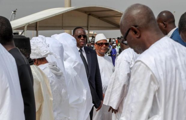 Macky Sall et Ibk offrent 50 millions à la famille de Tanor