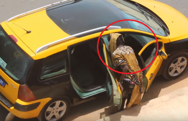Faire monter un djinn dans un taxi Faire monter un djinn dans un taxi
