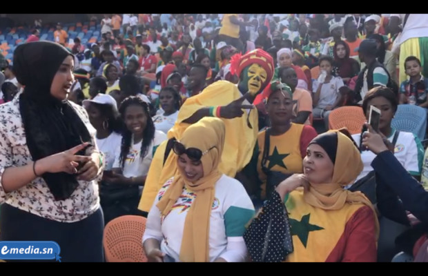 Le Sénégal soutenu par les Egyptiens, les Algériens en grand nombre dans les tribunes, la tension monte dans les gradins