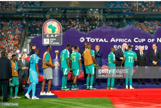 FINALE CAN: SENEGAL ALGERIE, désolation des supporters Sénégalais après la défaite.