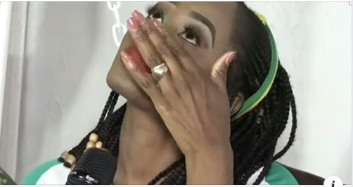 Queen Biz, en larmes : “Khamna amna nioumay saga mais nagn ma bal akk, balna nieup” Queen Biz, en larmes : “Khamna amna nioumay saga mais nagn ma bal akk, balna nieup”