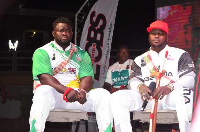 Tous les images du FACE 2 FACE Eumeu Séne vs Modou Lo un combat royal le 28 juillet. Tous les images du FACE 2 FACE Eumeu Séne vs Modou Lo un combat royal le 28 juillet.