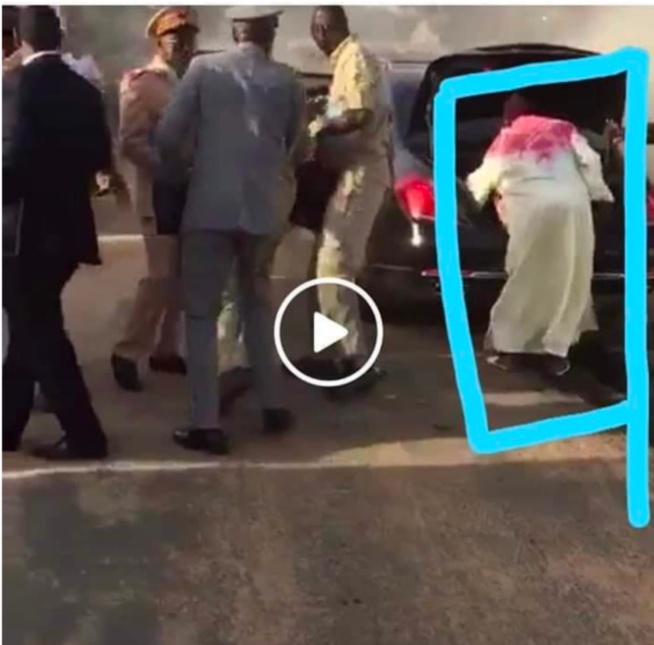 Limousine en feu : qui est l’homme en caftan blanc près de la voiture présidentielle ? Limousine en feu : qui est l’homme en caftan blanc près de la voiture présidentielle ?