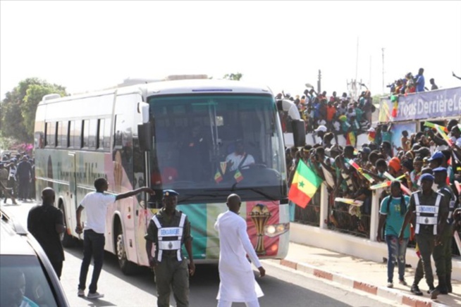 Bus « champions d’Afrique » pour les "Lions": l’anticipation manquée Bus « champions d’Afrique » pour les "Lions": l’anticipation manquée