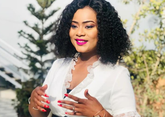 ( 06 PHOTOS ) Eté 2019 : La tenue spéciale de Merry Beye attire le regard