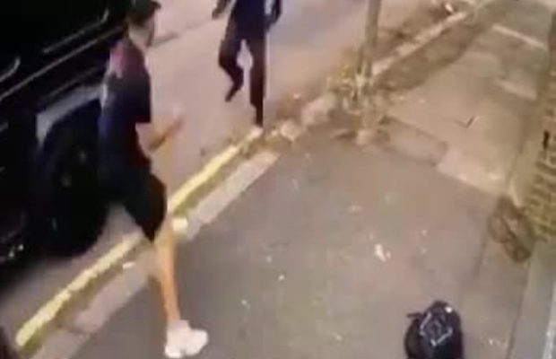 ARSENAL: KOLASINAC FAIT FUIR DES AGRESSEURS QUI LE VISAIENT VIOLEMMENT LUI ET ÖZIL ARSENAL: KOLASINAC FAIT FUIR DES AGRESSEURS QUI LE VISAIENT VIOLEMMENT LUI ET ÖZIL