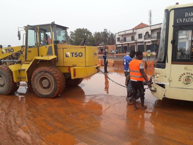 Pluie à Dakar : Les routes de certains quartiers impraticables (images)