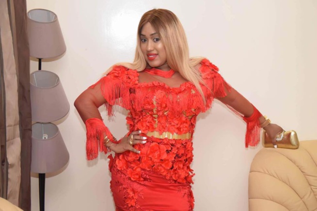 Tendances Mode Tabaski La ravissante EVAROSE, 3 différentes Sagnsès à couper le souffle Tendances Mode Tabaski La ravissante EVAROSE, 3 différentes Sagnsès à couper le souffle