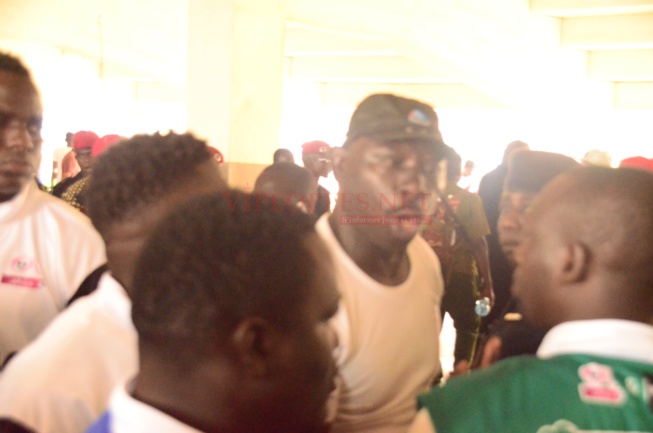 LSS: Entré de Modou Lo au stade. LSS: Entré de Modou Lo au stade.