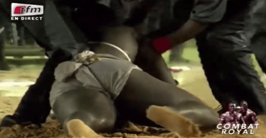 Vidéo- Eumeu Séne complètement abattu après son humiliation face à Modou Lo