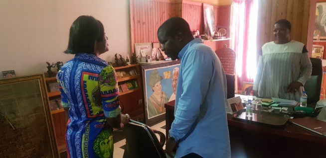 TITI la lionne, dans les locaux de la 2STV pour officialiser son partenariat pour le 17 aout au grand theatre. TITI la lionne, dans les locaux de la 2STV pour officialiser son partenariat pour le 17 aout au grand theatre.