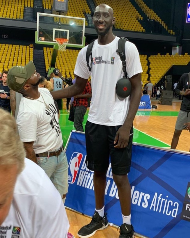 Tacko Fall, même l’artiste Davido n’en croit pas ses yeux Tacko Fall, même l’artiste Davido n’en croit pas ses yeux