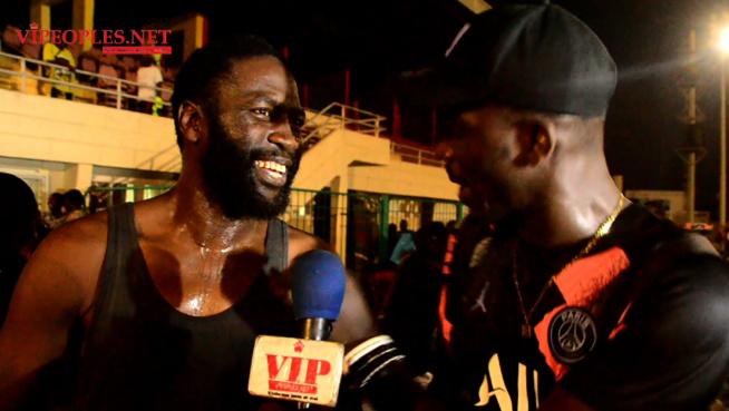 Défaite des mbalakhmen , Tapha Gningue le danseur indexe les animateurs. Défaite des mbalakhmen , Tapha Gningue le danseur indexe les animateurs.