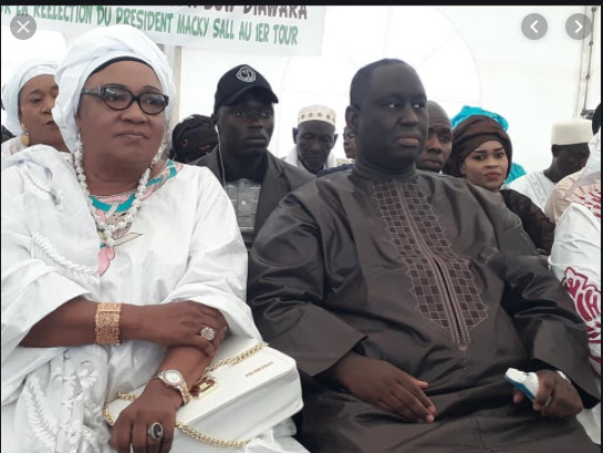 VIDÉO GUÉDIAWAYE: La population de tout coeur avec leur maire Aliou Sall. "NA NIOU DIMBILI TÉ WAGNI WAKH DJI" VIDÉO GUÉDIAWAYE: La population de tout coeur avec leur maire Aliou Sall. "NA NIOU DIMBILI TÉ WAGNI WAKH DJI"