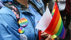 Un archevêque qualifie le mouvement LGBT de « peste arc-en-ciel » Un archevêque qualifie le mouvement LGBT de « peste arc-en-ciel »
