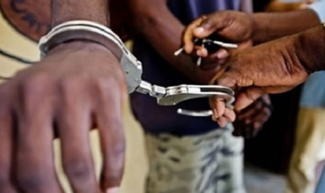 Pikine: Deux frères volent la pension de retraite d'un octogénaire et écopent de 6 mois de prison Pikine: Deux frères volent la pension de retraite d'un octogénaire et écopent de 6 mois de prison