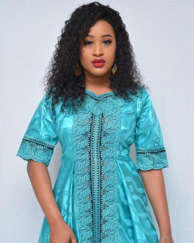 L’ACTRICE ESTHER NDIAYE RAYONNANTE, elle étale sa beauté et sa classe