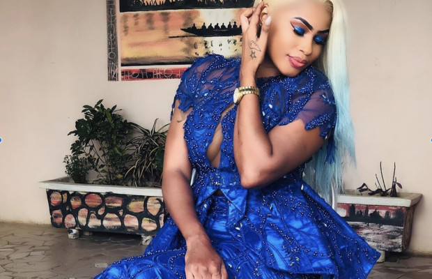 Sagnsé Tabaski 2018: Marichou se penche sur une robe bleue assortie de bretelles
