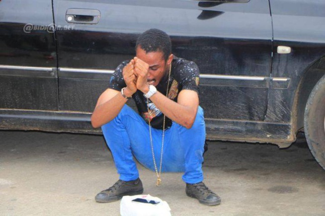 Décès de l’artiste Dj Arafat : des milliers de ‘’chinois’’, parents et amis mobilisés devant la polyclinique et refusent de croire Décès de l’artiste Dj Arafat : des milliers de ‘’chinois’’, parents et amis mobilisés devant la polyclinique et refusent de croire