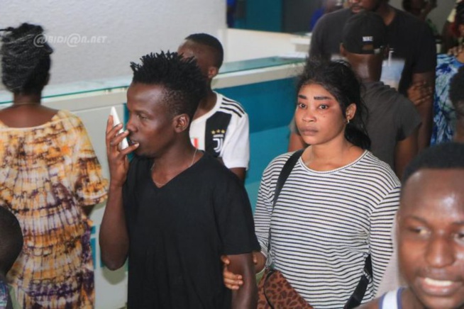 Décès de l’artiste Dj Arafat : des milliers de ‘’chinois’’, parents et amis mobilisés devant la polyclinique et refusent de croire Décès de l’artiste Dj Arafat : des milliers de ‘’chinois’’, parents et amis mobilisés devant la polyclinique et refusent de croire