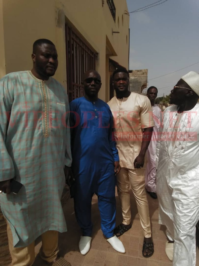 Waly Seck à St Louis pour accompagner le chanteur Zoula dans son dernier demeure Waly Seck à St Louis pour accompagner le chanteur Zoula dans son dernier demeure