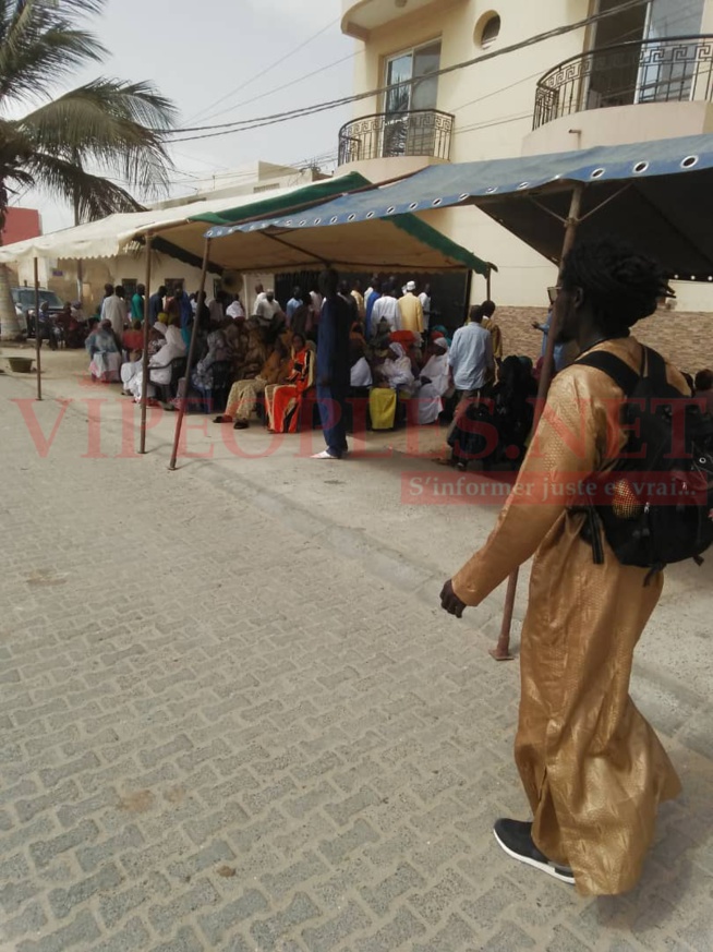 Waly Seck à St Louis pour accompagner le chanteur Zoula dans son dernier demeure Waly Seck à St Louis pour accompagner le chanteur Zoula dans son dernier demeure
