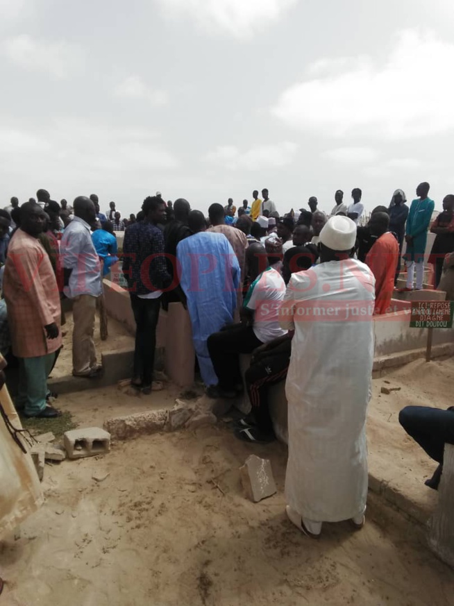 Waly Seck à St Louis pour accompagner le chanteur Zoula dans son dernier demeure