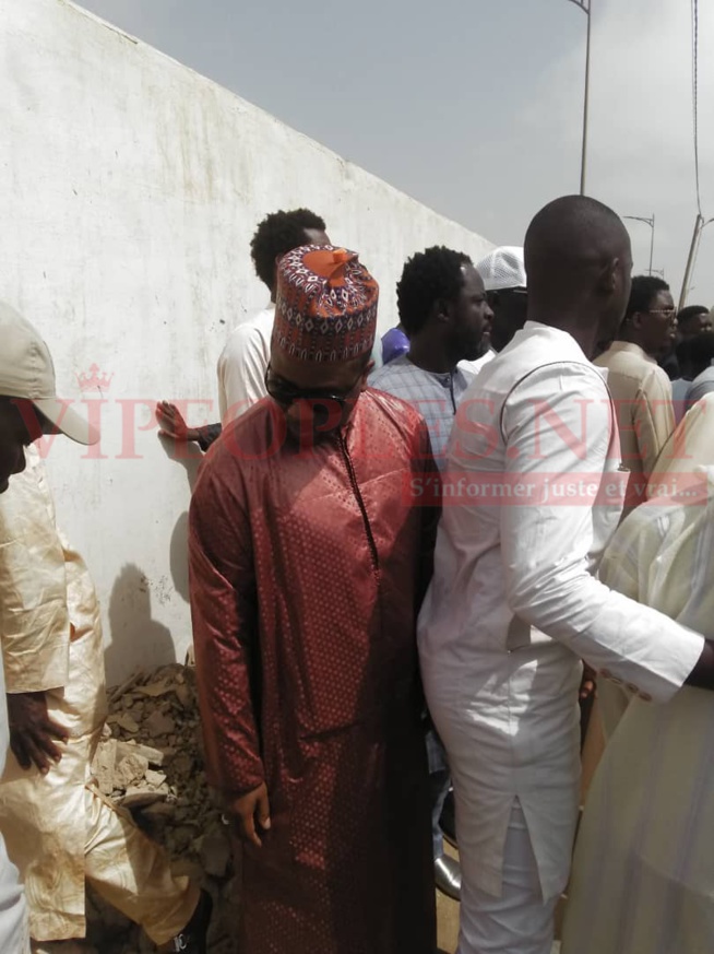 Waly Seck à St Louis pour accompagner le chanteur Zoula dans son dernier demeure Waly Seck à St Louis pour accompagner le chanteur Zoula dans son dernier demeure