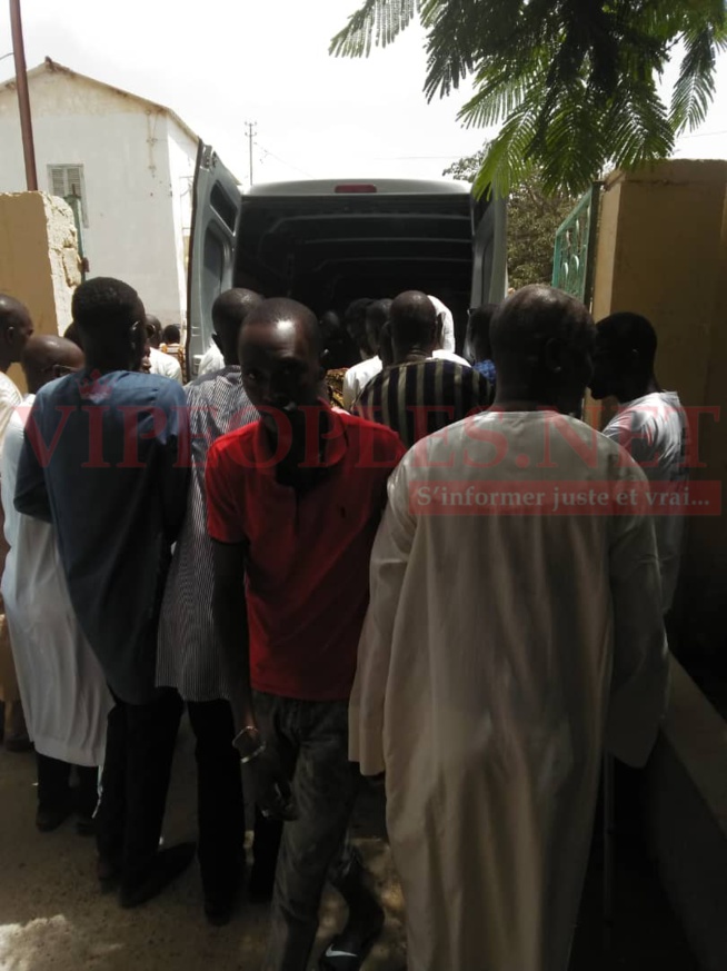 Waly Seck à St Louis pour accompagner le chanteur Zoula dans son dernier demeure