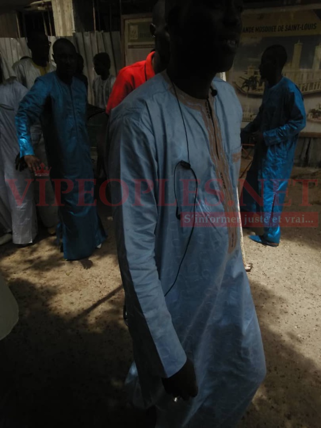 Waly Seck à St Louis pour accompagner le chanteur Zoula dans son dernier demeure Waly Seck à St Louis pour accompagner le chanteur Zoula dans son dernier demeure