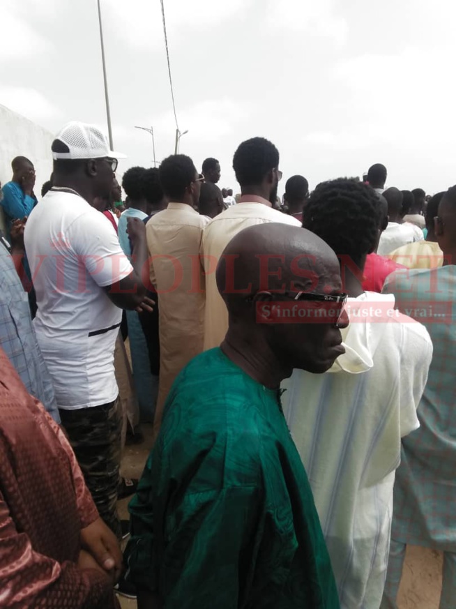 Waly Seck à St Louis pour accompagner le chanteur Zoula dans son dernier demeure Waly Seck à St Louis pour accompagner le chanteur Zoula dans son dernier demeure